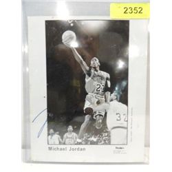 8X10 BASKETBALL PHOTO AUTOGRAPHED MICHAEL JORDAN