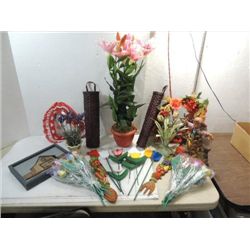 LOT 22 FLORAL DECORATIVE ITEMS: 2 WOOD WOVEN