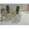 Image 2 : LOT 4 VINTAGE LAMPS: 1 CERAMIC WALL LAMP, 2 GLASS