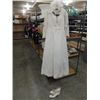 Image 1 : VINTAGE JASMINE SIZE 18 BEADED WEDDING DRESS, SHOE