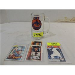 LOT 4 BASEBALL PLAYER CARDS & 1969 METS MUG