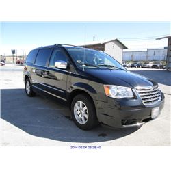2010 - CHRYSLER TOWN AND COUNTRY
