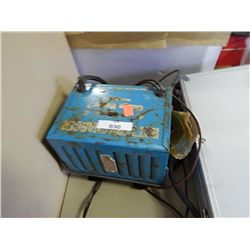 BATTERY CHARGER