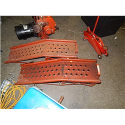 CAR RAMPS - RED - PAIR