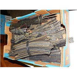 BOX OF ASSORTED MODEL TRAIN TRACKS