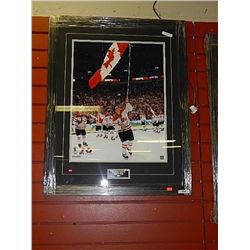 FRAMED PRINT   CANADIAN OLYMPIC HOCKEY - 2010