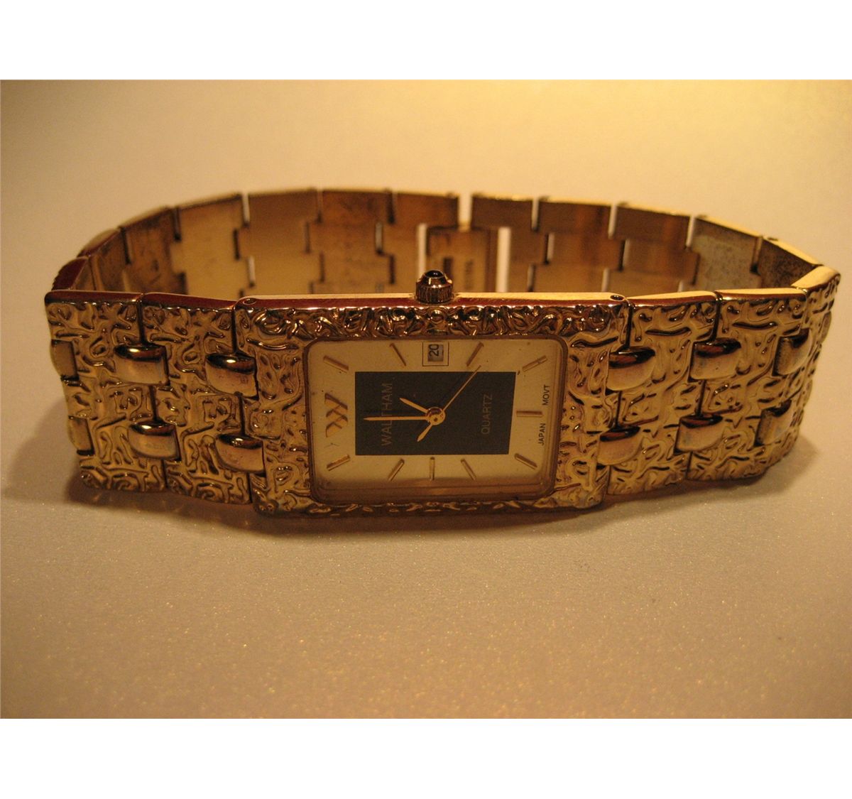 WALTHAM WRIST WATCH WITH DATE MENS GOLD TONE WORKING