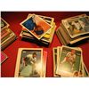 Image 6 : LOT OF 400 PLUS +++ SPORT CARDS BASEBALL, FOOTBALL, BASKETBALL CARDS