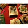 Image 7 : LOT OF 400 PLUS +++ SPORT CARDS BASEBALL, FOOTBALL, BASKETBALL CARDS
