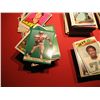 Image 8 : LOT OF 400 PLUS +++ SPORT CARDS BASEBALL, FOOTBALL, BASKETBALL CARDS