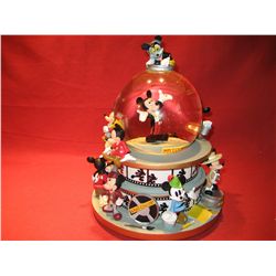 MICKEY MOUSE CLUB VINTAGE WALT DISNEY LARGE COLLECTIBLE SNOWGLOBE IN BOX