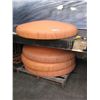 Image 1 : 8 Round Orange Cushions