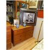 Image 2 : MAPLE DRESSER WITH MIRROR - 6 DRAWER - MADE IN CANADA