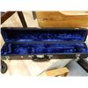 Image 1 : VELVET LINED MUSIC INSTRUMENT CASE - CLARINET