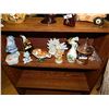 Image 1 : SHELF LOT OF COLLECTABLES