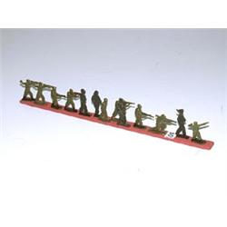 13 Pianted Plastic U.S. Soldiers
