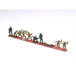 10 WW II Plastic Figures