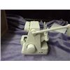 Image 2 : Singer Tiny Serger Sewing Machine