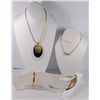Image 1 : 4-piece GOLD TONED 60"s / 70"s RETRO JEWELRY SET