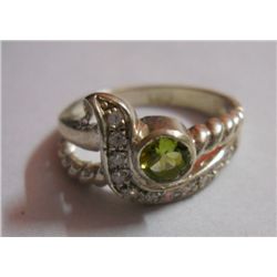 4.440g Ring of Peridot and CZ Sterling Silver