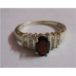 2.470g Ring of Garnet and CZ Sterling Silver