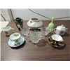 Image 1 : LOT 10 ASSORTED CERAMIC & GLASS WARE: CREAMER &