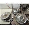 Image 2 : LOT 26 VINTAGE FORD HUBCAPS: GALAXIE 500, (2) &