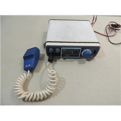 VINTAGE MONTGOMERY WARDS MODEL 828 40 CHANNEL CB
