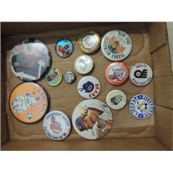 LOT 15 VINTAGE SPORT BUTTONS: BRUINS, INDIANS,