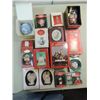 Image 1 : LOT 15 CHRISTMAS DECORATIONS: 8 KEEPSAKE TREE HANG