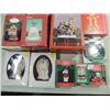 Image 2 : LOT 15 CHRISTMAS DECORATIONS: 8 KEEPSAKE TREE HANG