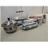 Image 2 : LOT 6 STAINLESS STEEL SERVING PIECES: 2 PLATTERS,