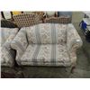 Image 2 : 54"L EARLY AMERICAN STYLE CUSHIONED LOVE SEAT