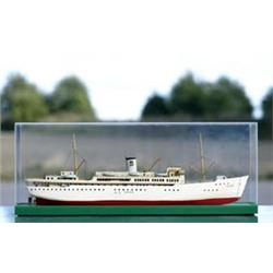Fartygsmodell i monter, tra, M/S Saga, L 74, skala 1:250....