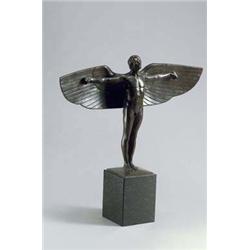 PETER BREUER (1856-1930) Flieger Bronze patiniert. Auf hochrechteckigem Sockel und flacher vie...