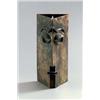 Image 1 : WERKSTÄTTEN KARL HAGENAUER Wien Skulptur Messing patiniert. Dreieckige glatte Form mit appliz...