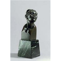 HUGO KLUGT (*1879) Faun Bronze partiell patiniert. Auf kubischem Marmorsockel Büste eines Faun...