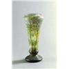 Image 1 : DAUM FRÈRES Nancy Vase farbloses Glas. Weiße blaue grüne gelbe Pulvereinschlüsse lindgrüne...