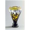 Image 1 : EMILE GALLÉ Nancy Vase farbloses matt geätztes Glas. Innen partiell gelblich grün überfangen...
