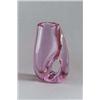 Image 1 : CHRISTALLERIE SÈVRES Sèvres Vase violettes dickwandiges Glas. Schlaufenform. H.: 25 cm. Bez.:...