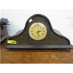 Mantle clock, battery operated
