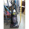 Image 1 : Bissel bagless vacuum cleaner