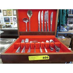 Flatware chest with stainless steel flatware