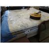 Image 1 : King size Sealy Kingsdown mattress