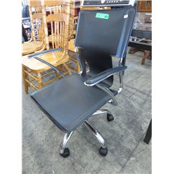 Swivel office chair