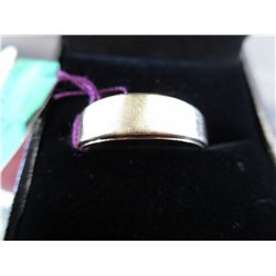 Men's 10k gold band. 5g