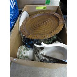 Box of decorative household objects