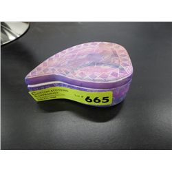 Carved soapstone lidded dish 5" x 3" x 3"