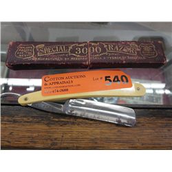 Straight razor with original box