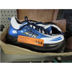 Pair of Tengren Roller Shoes, size 9